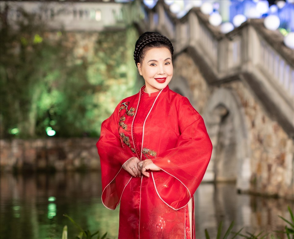 "Em bé Hà Nội" - NSND Lan Hương hiếm hoi nhận lời biểu diễn thời trang. Ảnh: Lê Chí Linh, Vũ Toàn "Em bé Hà Nội" - NSND Lan Hương hiếm hoi nhận lời biểu diễn thời trang. Ảnh: Lê Chí Linh, Vũ Toàn