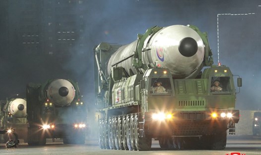 Tên lửa đạn đạo xuyên lục địa Hwasong-17 trong lễ duyệt binh ngày 25.4 của Triều Tiên. Ảnh: KCNA