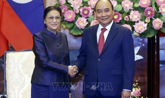 Chủ tịch nước Nguyễn Xuân Phúc tiếp Uỷ viên Bộ Chính trị Đảng Nhân dân cách mạng Lào, Phó Chủ tịch nước Lào Pany Yathotou. Ảnh: TTXVN
