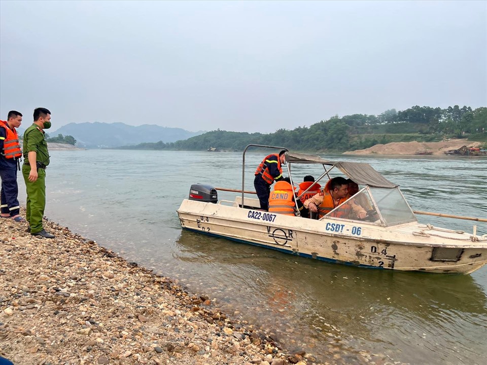 Tìm thấy thi thể nam học sinh bị đuối nước trên sông Lô