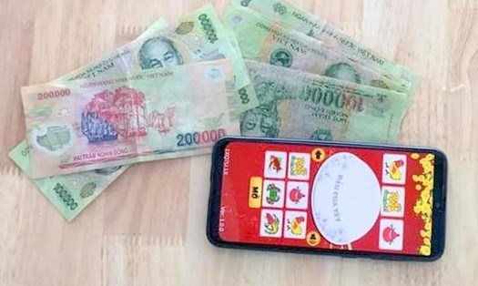 5 đối tượng ở tỉnh Khánh Hòa bị khởi tố vì tụ tập chơi bầu cua ăn tiền ở tỉnh Đắk Nông. Ảnh: MH