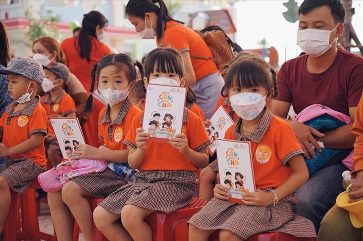 Generali VN triển khai chương trình giáo dục cộng đồng “Sinh Con, Sinh Cha” Generali VN triển khai chương trình giáo dục cộng đồng “Sinh Con, Sinh Cha”