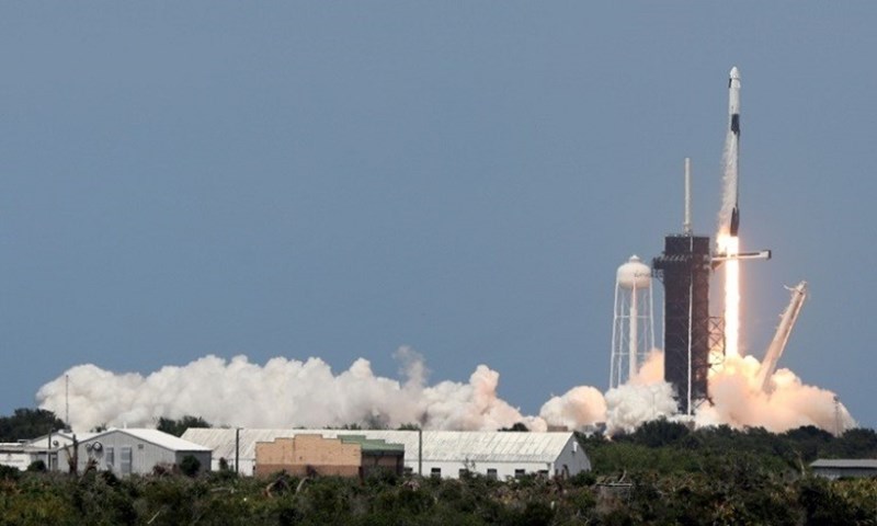 NASA and SpaceX continue to shake hands on new missions