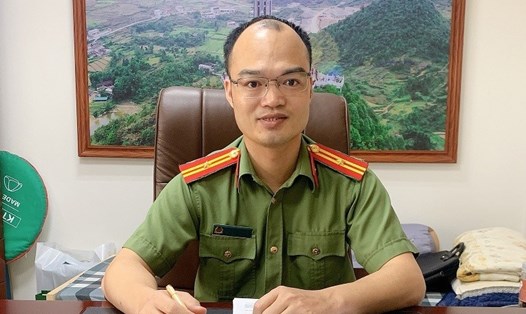 Thiếu tá Hoàng Hữu Bình tại phòng làm việc. Ảnh: Công an tỉnh Hải Dương