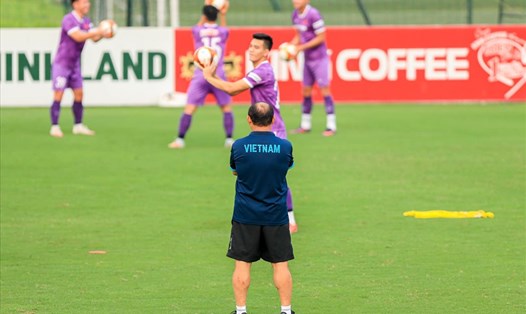 Huấn luyện viên Park Hang-seo dường như cũng chưa chắc chắn với những lựa chọn của mình cho U23 Việt Nam. Ảnh: Minh Dân