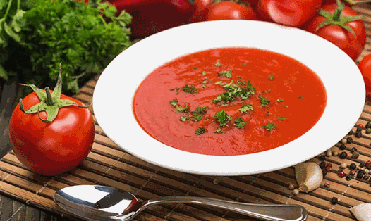 Súp cà chua không chỉ thơm ngon mà còn giúp giảm cân hiệu quả. Ảnh: Stylecraze