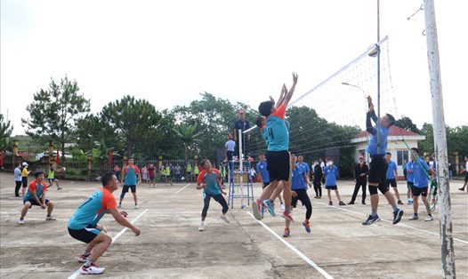Các vận động viên thi đấu sôi nổi tại hội thao Công đoàn Viên chức tỉnh Đắk Nông năm 2022. Ảnh: Phan Tuấn
