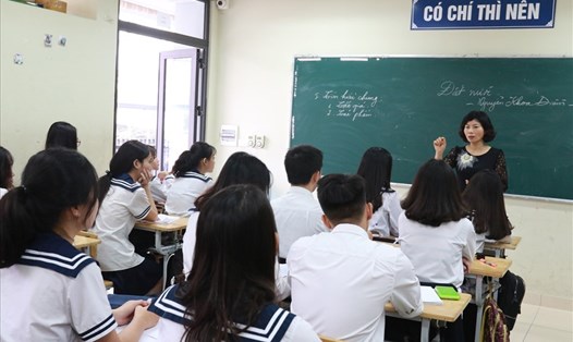 UBND thành phố Hà Nội yêu cầu các cơ sở giáo dục không để xảy ra hiện tượng giáo viên ép buộc học sinh lựa chọn nguyện vọng học tiếp ở bậc học cao hơn. Ảnh minh họa: Hải Nguyễn