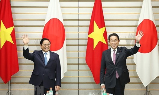 Thủ tướng Phạm Minh Chính và Thủ tướng Nhật Bản Kishida Fumio chụp ảnh chung sau cuộc hội đàm ngày 24.11.2021 trong chuyến thăm chính thức Nhật Bản. Ảnh: TTXVN