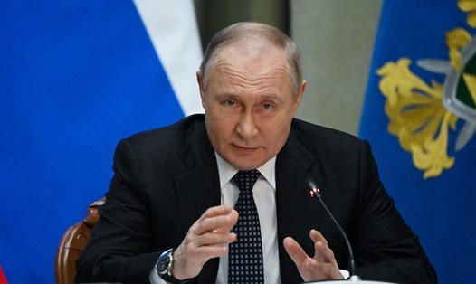 Tổng thống Nga Vladimir Putin cảnh báo sẽ đáp trả mọi hành động can thiệp từ bên ngoài vào Ukraina. Ảnh: Sputnik