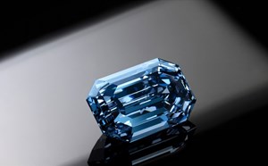 Kim cương xanh "nghìn năm có một" được bán với giá khủng