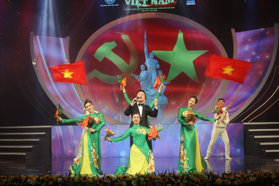 Chương trình giao lưu nghệ thuật "Hào khí Việt Nam" với nhiều tiết mục được dàn dựng công phu. Ảnh: Trần Vương
