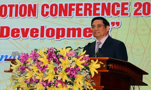 Thủ tướng Chính phủ Phạm Minh Chính phát biểu chỉ đạo tại Hội nghị Xúc tiến đầu tư tại tỉnh Sóc Trăng. Ảnh: Nhật Hồ
