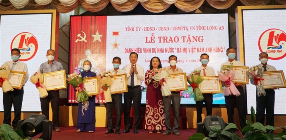 Long An: 17 mẹ được truy tặng danh hiệu “Bà mẹ Việt Nam Anh hùng”