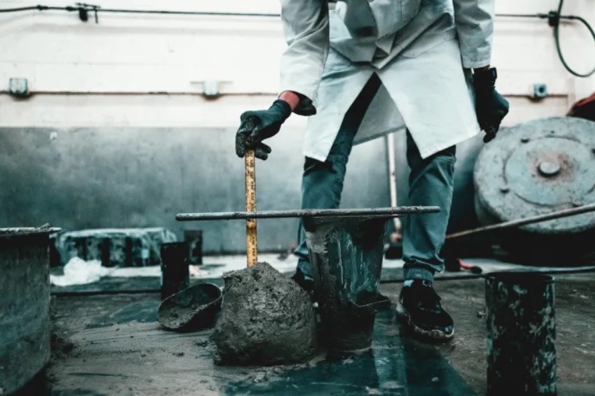 Nhóm nghiên cứu AI của Meta đã phát triển một hệ thống trí tuệ nhân tạo để tìm ra công thức trộn bê tông mới thân thiện với môi trường hơn. Ảnh: Meta