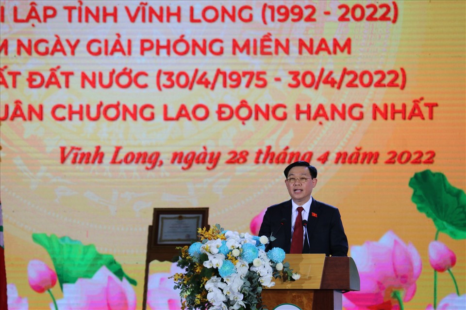 Chủ tịch Quốc hội dự lễ kỷ niệm 30 năm tái lập tỉnh Vĩnh Long