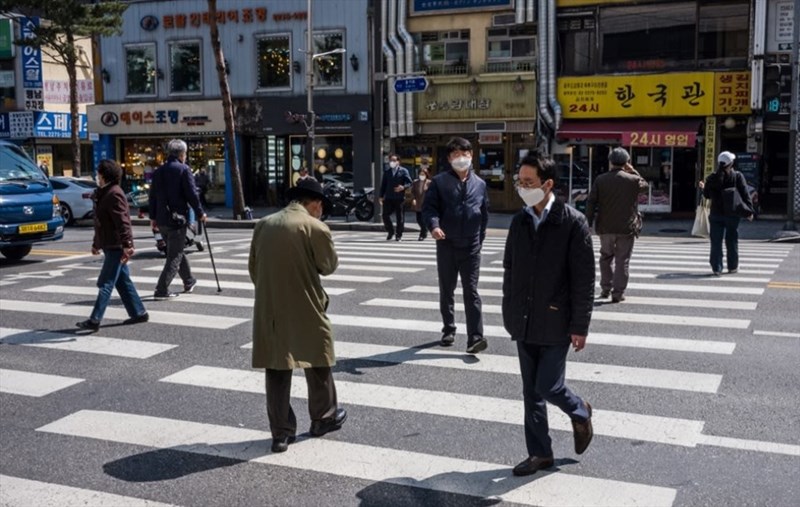 Korea removes the requirement to wear masks outdoors