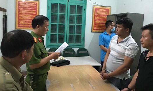 Cơ quan CSĐT - Công an tỉnh Thái Bình đọc lệnh bắt giữ Cường "Quắt". Ảnh: CACC