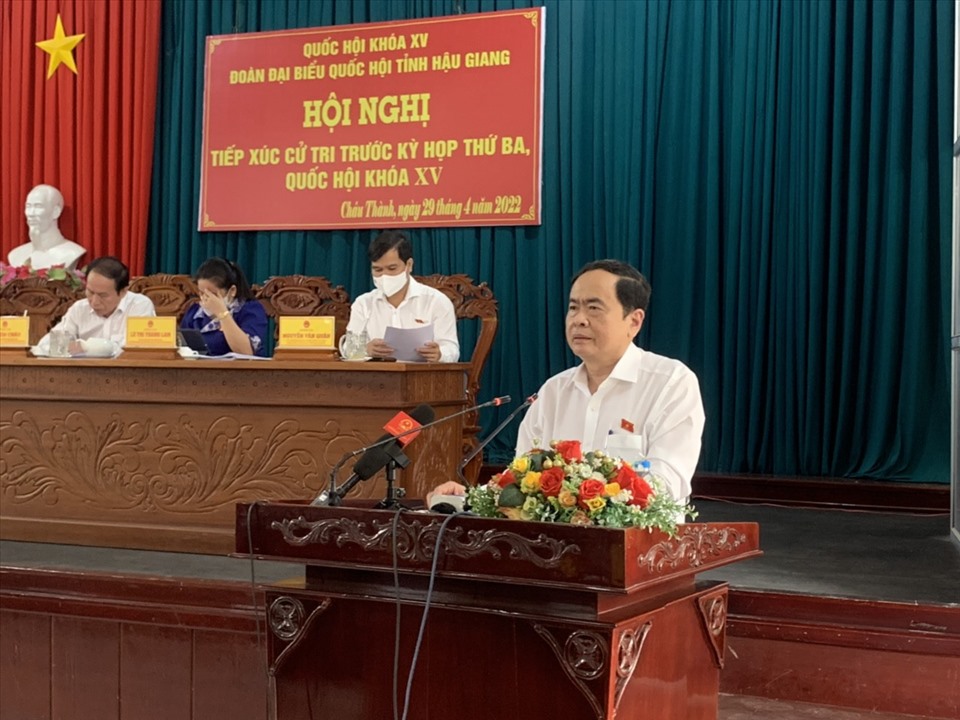 Phó Chủ tịch thường trực Quốc hội tiếp xúc cử tri tại Hậu Giang