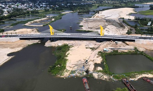 Cầu Ông Điềm thuộc dự án nạo vét, thoát lũ khẩn cấp và chống xâm nhập mặn sông Cổ Cò được đưa vào sử dụng. Ảnh: Thanh Chung