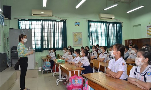 Vấn đề thăng hạng chức danh nghề nghiệp làm “nóng” buổi tiếp xúc cử tri ngành Giáo dục ngày 29.4. Ảnh minh hoạ: Huyên Nguyễn