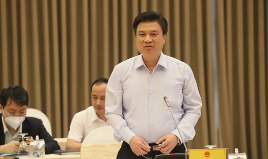 Thứ trưởng Bộ Giáo dục và Đào tạo Nguyễn Hữu Độ phát biểu tại họp báo. Ảnh: P.Đông