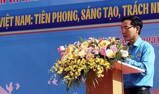 Ông Trần Quang Tòa, Chủ tịch Liên đoàn Lao động tỉnh Quảng Ngãi phát động Tháng Công nhân 2022. Ảnh: Quốc Chính