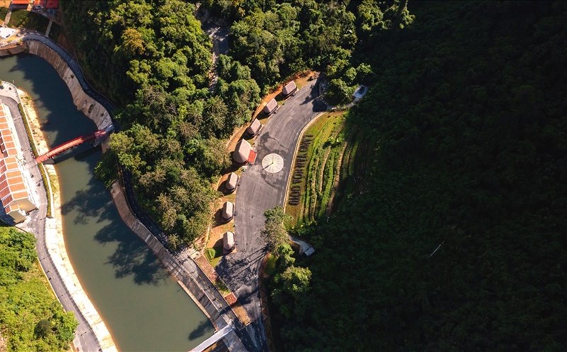 Một góc Cổng trời Đông Giang nhìn từ trên cao. Ảnh: Công Tú