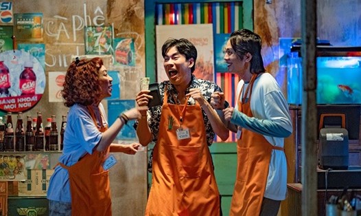 "Nghề siêu dễ" vẫn là phim thu hút nhất ở rạp Việt dịp lễ. Ảnh: CGV.