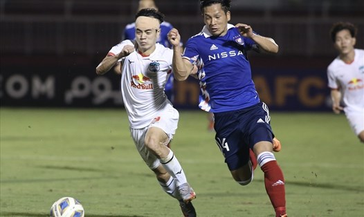 Văn Toàn bị chấn thương nhưng vẫn cùng Hoàng Anh Gia Lai thi đấu hết mình tại AFC Champions League. Ảnh: Thanh Vũ
