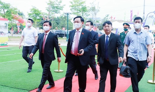 Chủ tịch Quốc hội Vương Đình Huệ và các lãnh đạo tỉnh Nghệ An đến dự buổi lễ. Ảnh: Thành Duy/BNA