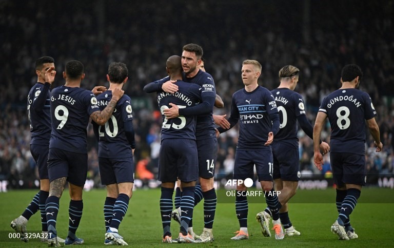 Đại thắng trên sân khách, Man City lấy lại ngôi đầu bảng