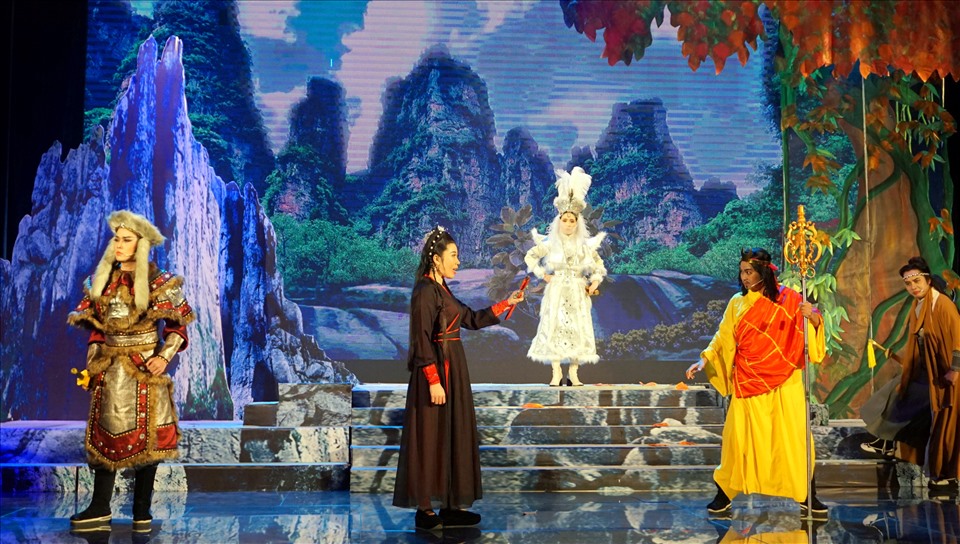 Nhà hát Cao Văn Lầu, tỉnh Bạc Liêu phục dựng vở cải lương Đêm lạnh chùa hoang. Ảnh: Nhật Hồ