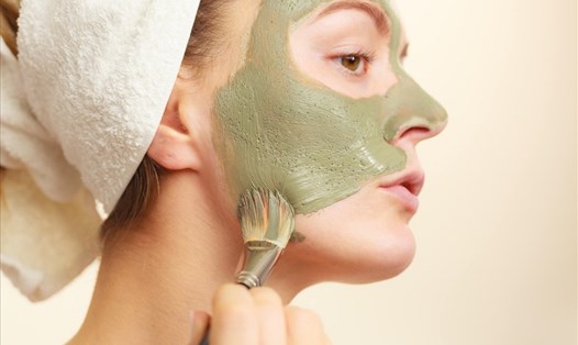 Rau má mang lại nhiều lợi ích cho làn da nếu được đắp mặt thường xuyên. Ảnh: Xinhua