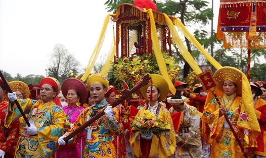 Huế tổ chức lễ rước bằng đường bộ lễ hội điện Huệ Nam sau 50 năm. Ảnh: Nhật Minh