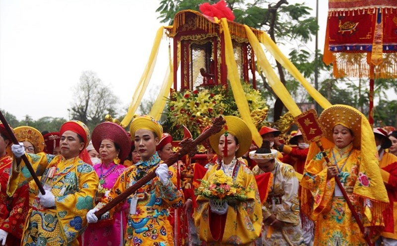 Huế tổ chức lễ rước bằng đường bộ lễ hội điện Huệ Nam sau 50 năm. Ảnh: Nhật Minh