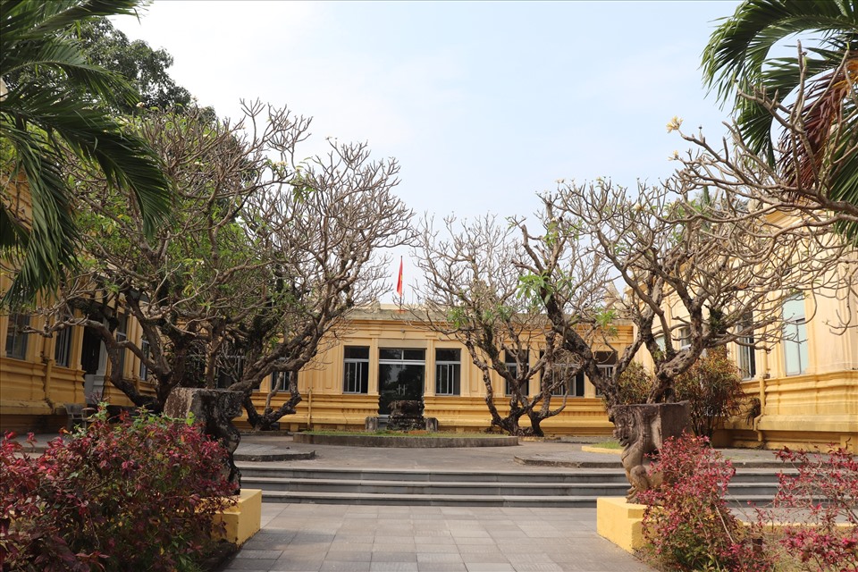 Có gần 2000 hiện vật lớn nhỏ đang được lưu giữ tại bảo tàng điêu khắc Chăm Đà Nẵng. Ảnh: Nguyễn Linh