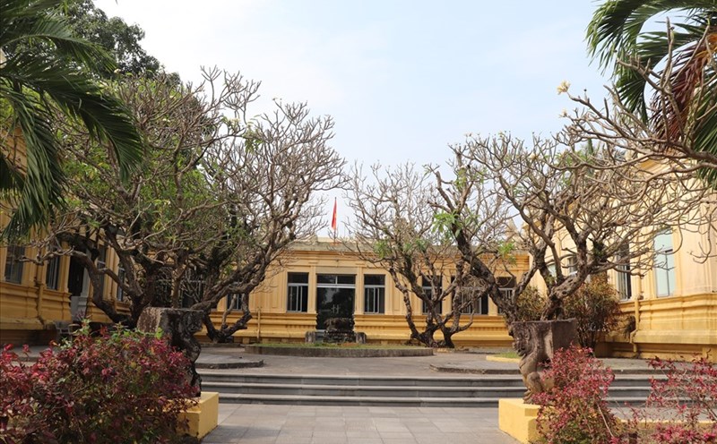 Có gần 2000 hiện vật lớn nhỏ đang được lưu giữ tại bảo tàng điêu khắc Chăm Đà Nẵng. Ảnh: Nguyễn Linh