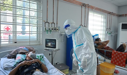 Lực lượng y tế chống dịch tại Bệnh viện dã chiến TP Thủ Đức. Ảnh: Nguyễn Ly