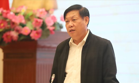 Thứ trưởng Bộ Y tế Đỗ Xuân Tuyên trả lời tại họp báo. Ảnh: Phạm Đông