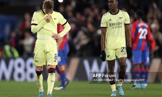 Arsenal lại bất ngờ gục ngã để cuộc đua Top 4 Premier League trở lại căng thẳng. Ảnh: AFP
