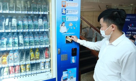 Trải nghiệm thẻ du lịch thông minh dành cho khách tại sự kiện. Ảnh: BTC