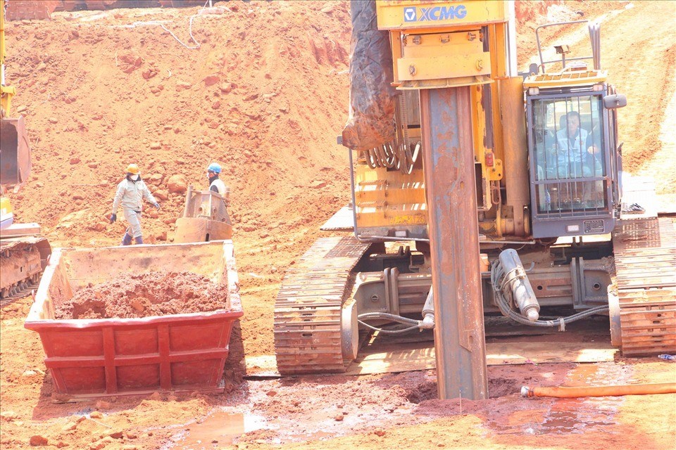 Nhộn nhịp thi công tại công trình dự án sân bay Long Thành. Ảnh: Hà Anh Chiến Nhộn nhịp thi công tại công trình dự án sân bay Long Thành. Ảnh: Hà Anh Chiến
