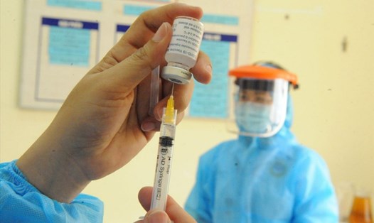 Tiêm vaccine cho người dân tại Long An.