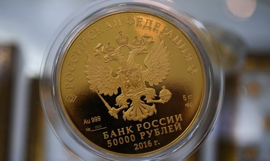 Ngân hàng Trung ương Nga đang mua vàng với mức giá cố định là 5.000 rúp (59 USD)/1 gam vàng. Ảnh: Sputnik