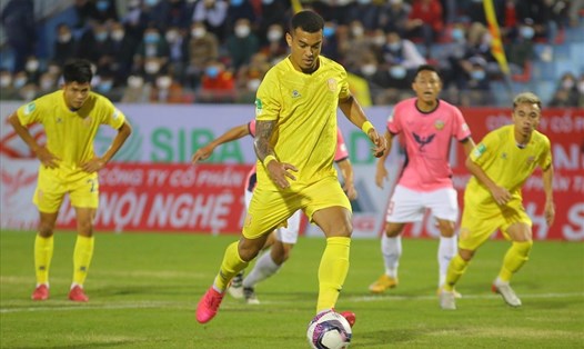 Nam Định bị loại dù có bàn thắng trước trong trận gặp Hồng Lĩnh Hà Tĩnh. Ảnh: A.Đ