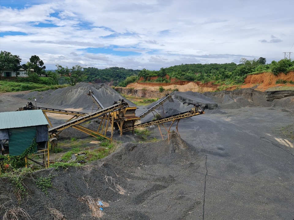 Mỏ khai thác đá của Công ty Cổ phần Đông Quỳnh Biên tại tỉnh Đắk Nông. Ảnh: BL
