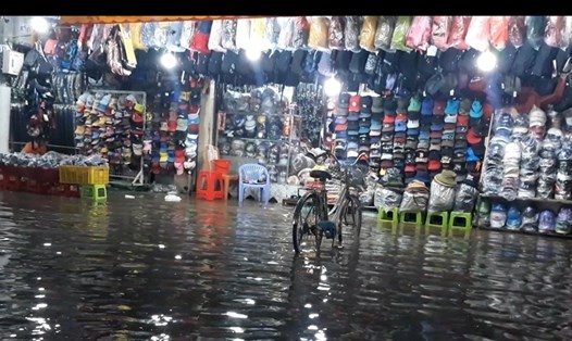 Cảnh ngập nước trên đường Hoàng Văn Thụ, Phường 3, Thành phố Bạc Liêu. Ảnh: Nhật Hồ