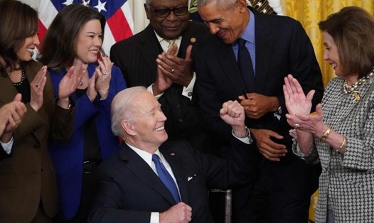 Tổng thống Mỹ Joe Biden và cựu Tổng thống Barack Obama tại Nhà Trắng. Ảnh: AFP