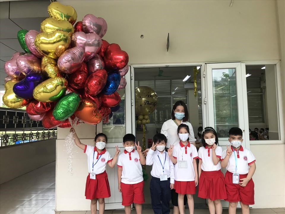 H&agrave; Nội: Số học sinh tiểu học ng&agrave;y đầu đi học trực tiếp đạt hơn 75%